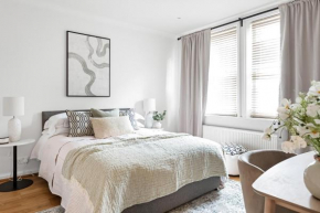 Stylish 2 Bed 2 Bath - Private Garden